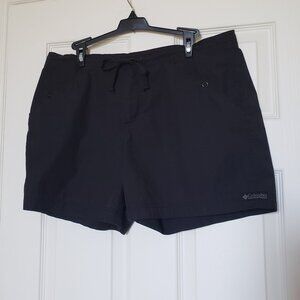 Columbia Women's Black Shorts with Drawstring Tie/Snap Pockets - Size Large EUC